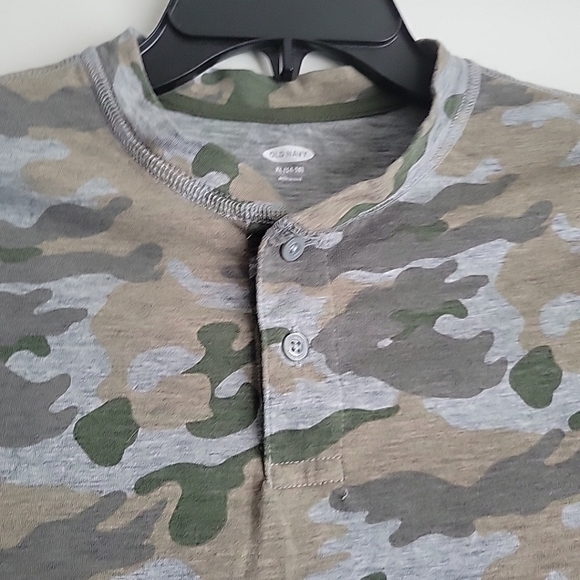 Old Navy Boy's Camo Shirt - Picture 4 of 11